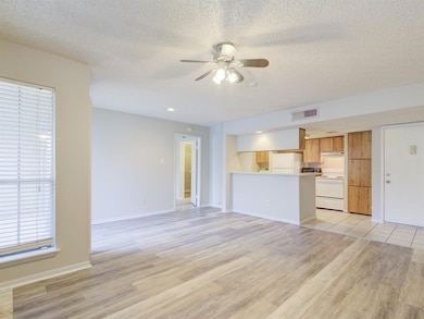 Open living area that separates the 2 bedrooms