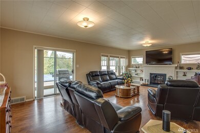 431 7th St NE, East Wenatchee, WA 98802 - photo 2