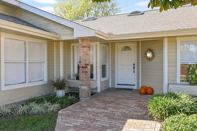 Beautiful entrance and front patio!
