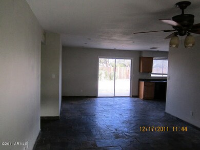 GREAT ROOM INTO KITCHEN AREA