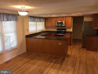 15113 Holleyside Dr, Dumfries, VA 22025 - photo 5