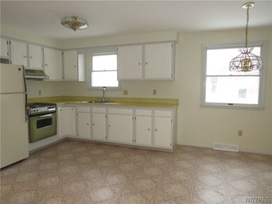 1352 Maple Ave, Niagara Falls, NY 14305 - photo 6