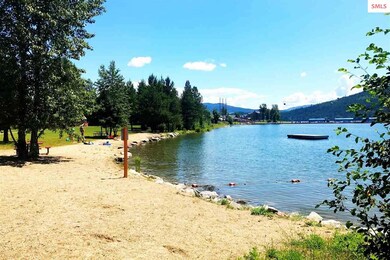 Park, walking trails, swim deck, BBQ, play structu