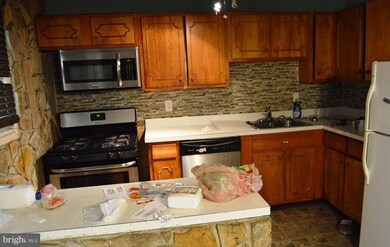 211 W Mill Ave, Capitol Heights, MD 20743 - photo 5