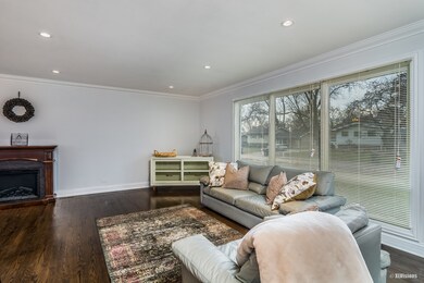 557 Cypress Dr, Naperville, IL 60540 - photo 3