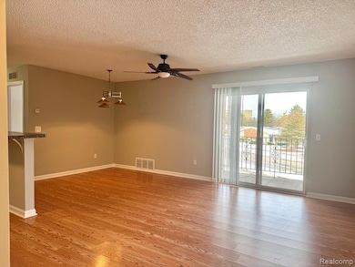 15034 Island Dr, Sterling Heights, MI 48313 - photo 2