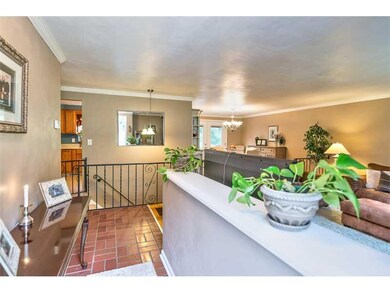 Entry/Foyer.