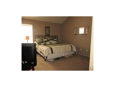 Master Bedroom w/walk in closet