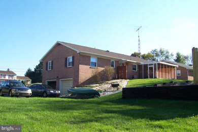 2919 Jefferson Dr, Chambersburg, PA 17201 - photo 6