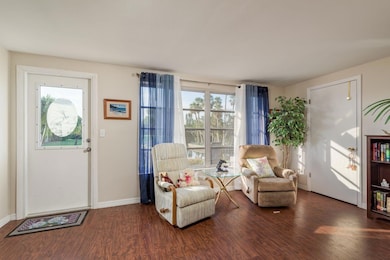 Beautiful Florida Room with a View!