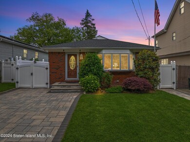 213 Currie Ave, Staten Island, NY 10306 - photo 4