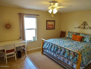 Large Guest Bedroom  (800x600)