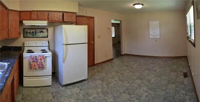 136 E 77th St, Anderson, IN 46013 - photo 4