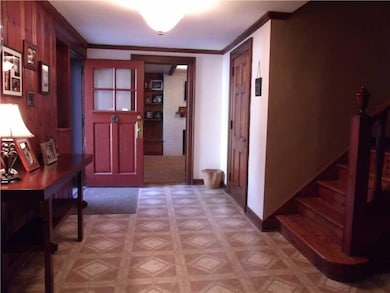 Entry/Foyer.