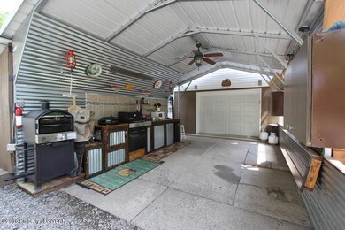 Outdoor kitchen