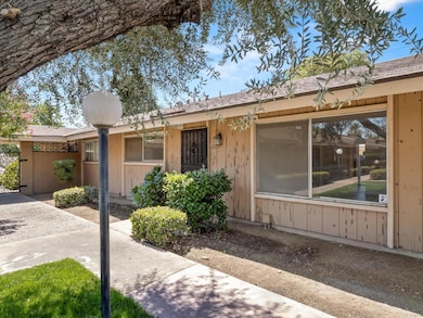 3725 N Fruit Ave unit B, Fresno, CA 93705 - photo 2