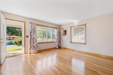 Living Room / Front Entry