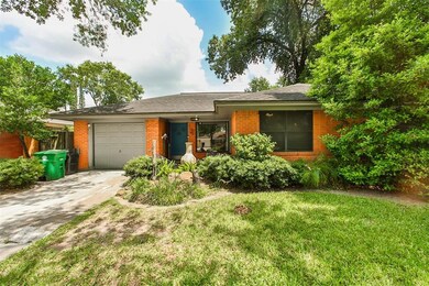 1042 W 30th St, Houston, TX 77018 - photo 2