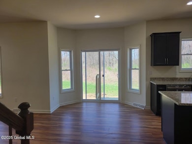 933 Ridgeview Cir, Castleton-On-hudson, NY 12033 - photo 5