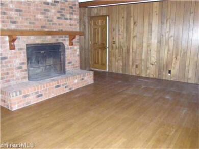 6704 Buxton Ct, Greensboro, NC 27406 - photo 7