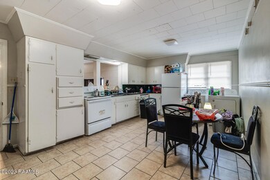 123 Bellot St-14