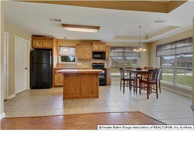 Kitchen & Dining Area