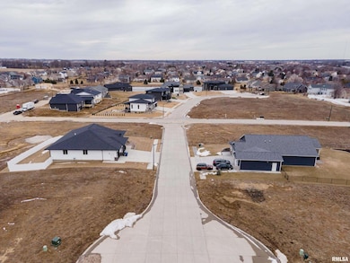 1912 E 59th Ct, Davenport, IA 52807 - photo 2