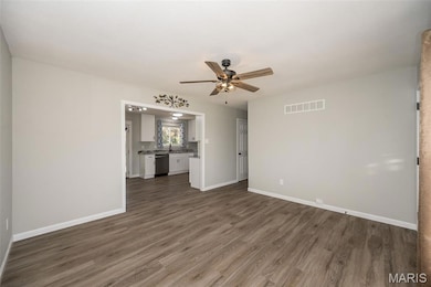 1304 Kew Gardens Dr, Florissant, MO 63031 - photo 5