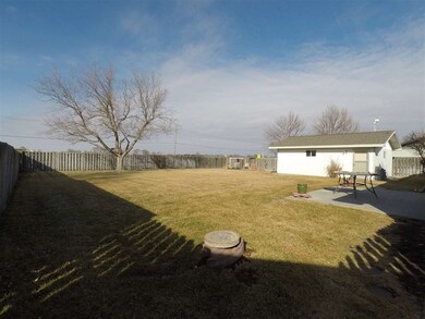 3911 W Redwood Dr, North Platte, NE 69101 - photo 2