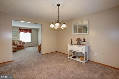 4304 Candlestick Ct, Dumfries, VA 22025 - photo 3