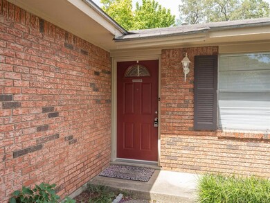 648 Oak Dr, Hurst, TX 76053 - photo 4