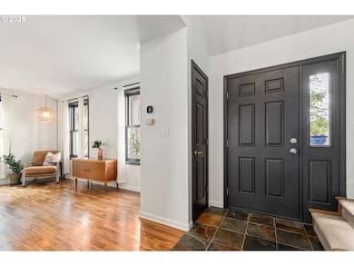 Living Room/Entrance