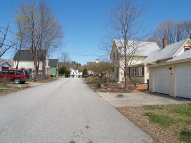 7 Cottage St, Goffstown, NH 03045 - photo 3