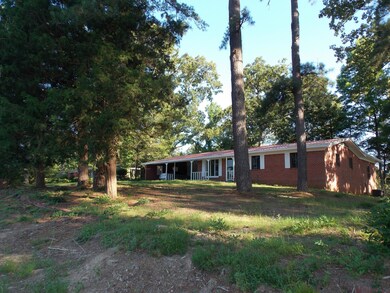 907 Chippewah Dr, Laurel, MS 39440 - photo 3
