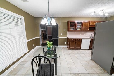 Eat-in Kitchen