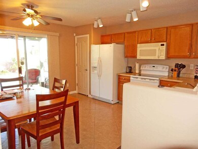 Large Eat In Kitchen!