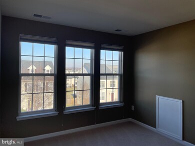 9224 Alvyn Lake Cir, Bristow, VA 20136 - photo 5