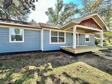 704 Leach St, Kilgore, TX 75662 - photo 2