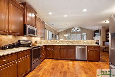 Beautiful Open Concept Living!
