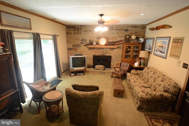 820 Strawberry Ln, Langhorne, PA 19047 - photo 4