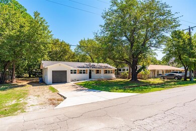 1012 Red Bud Dr, Azle, TX 76020 - photo 2