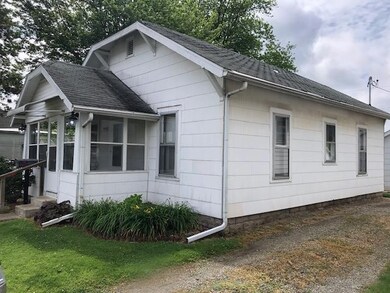 807 W Shelby Ave, Effingham, IL 62401 - photo 2