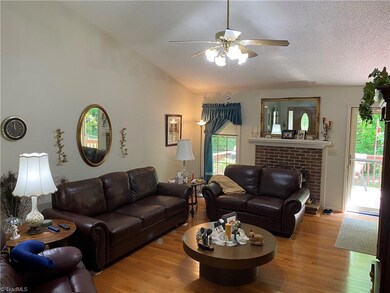 3162 Creekridge Dr, Asheboro, NC 27205 - photo 7