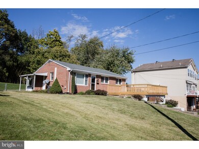 135 Poplar St, Spring City, PA 19475 - photo 3