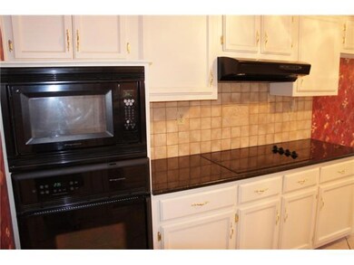 Excellent eat-in kitchen comes equipped with new g