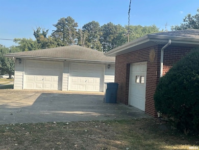 341 Mcfall St, Benton, IL 62812 - photo 3