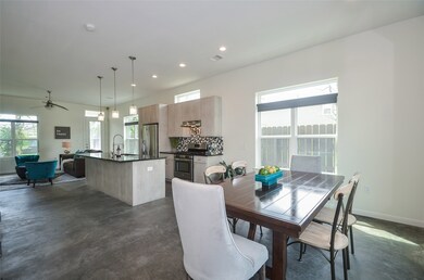 312 E 36th St, Houston, TX 77018 - photo 3