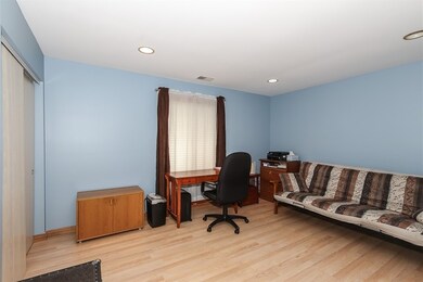 1519 Harbour Ct unit 2B, Schaumburg, IL 60193 - photo 2