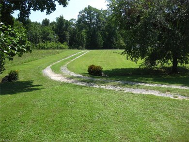 1208 Foxfire Rd, Asheboro, NC 27205 - photo 6
