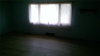 Livingroom with hardwood floors